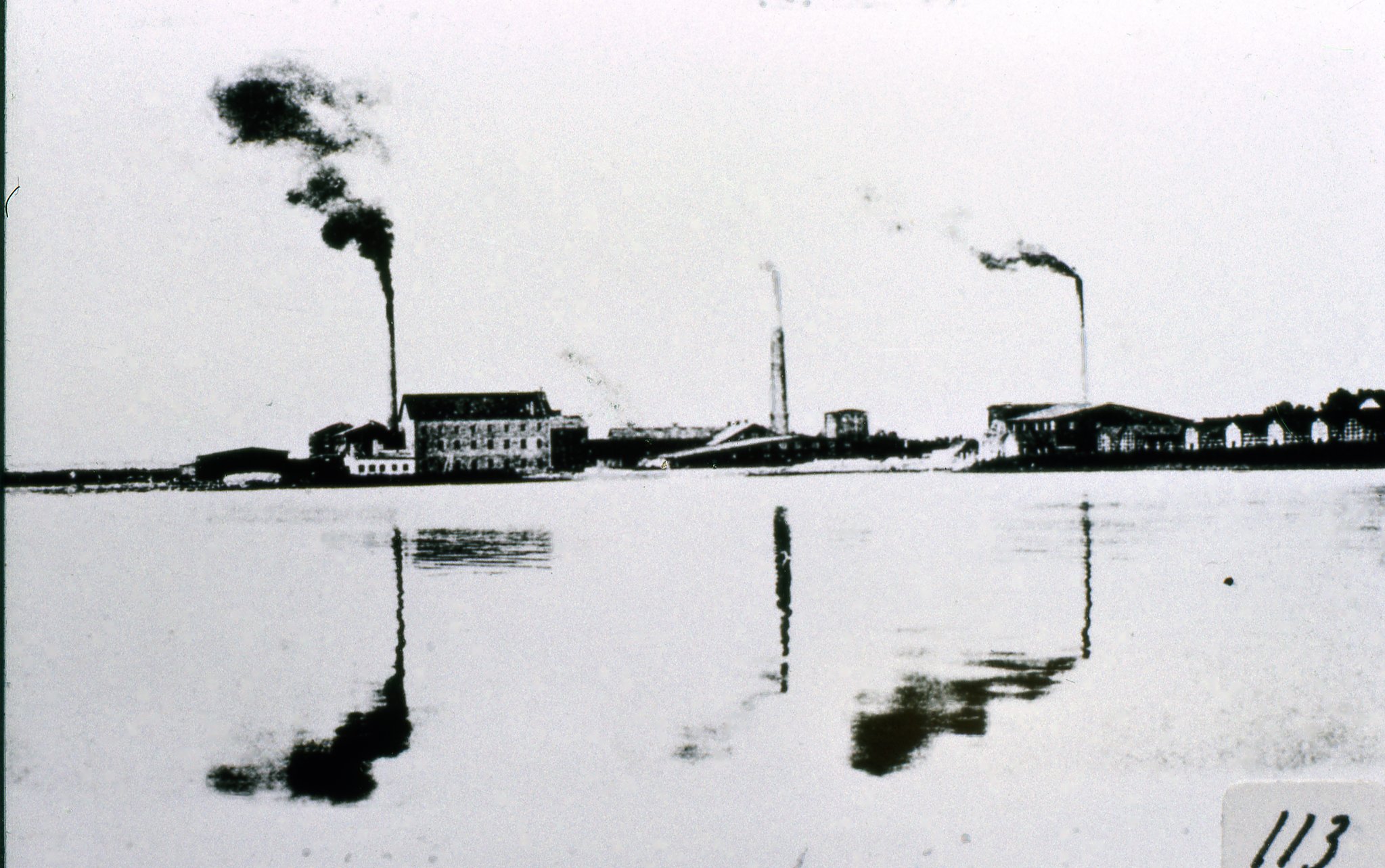 Fabrik Ifö Kaolin & Chamotte Fabriks AB från Ivösjön 1905