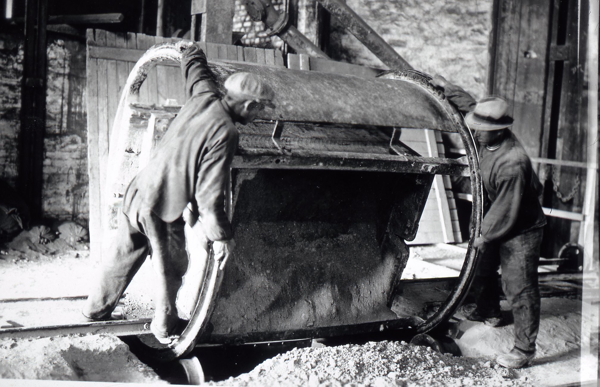 Fabrik Iföverken Tippning av kalk i Cementfabriken 1910