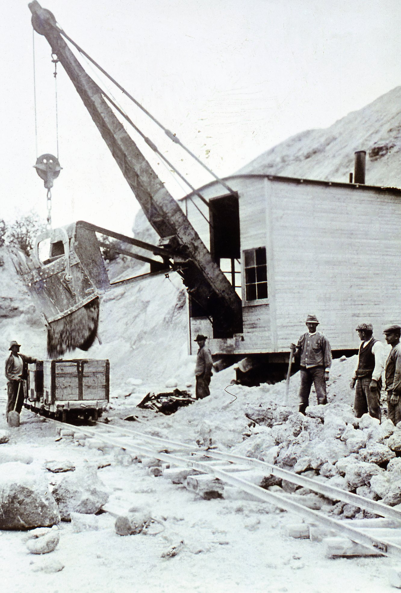 Ivö Kalk o Kaolinbrottet Ivö klack Grävmaskin Lastning 1910