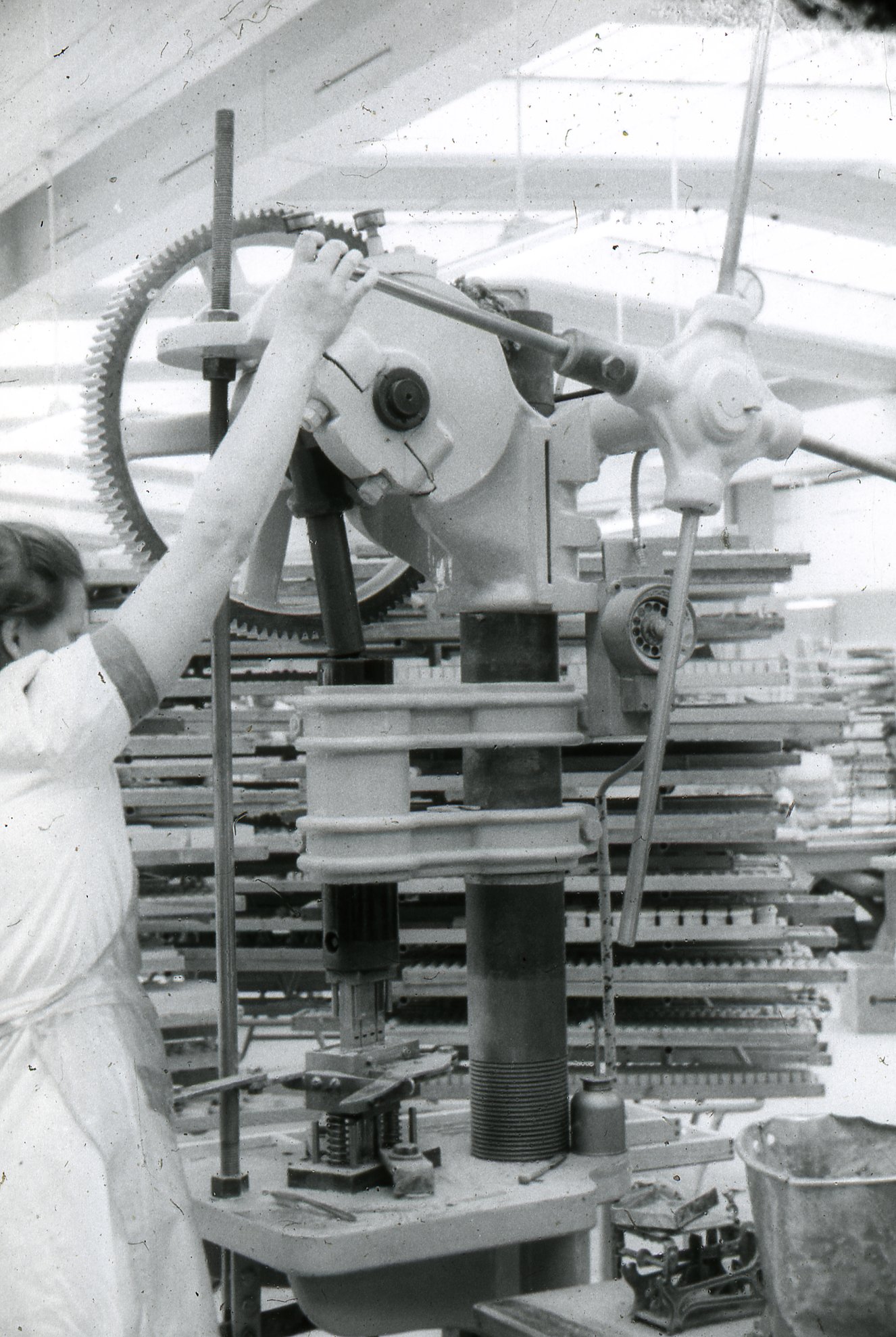 Fabrik Iföverken Pressgods Handpressning 1950