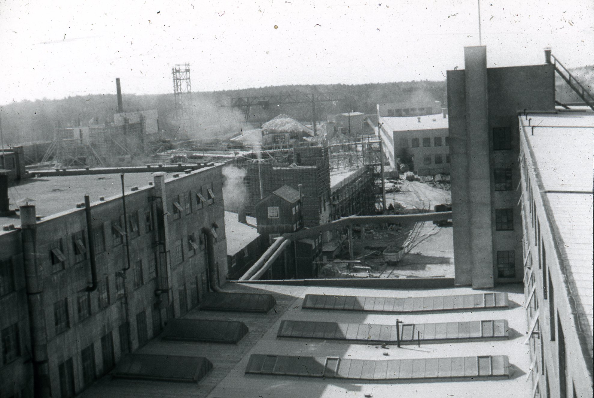 Fabrik Iföverken Från Sanitetens tak mot Generator och Golvplattan 1950