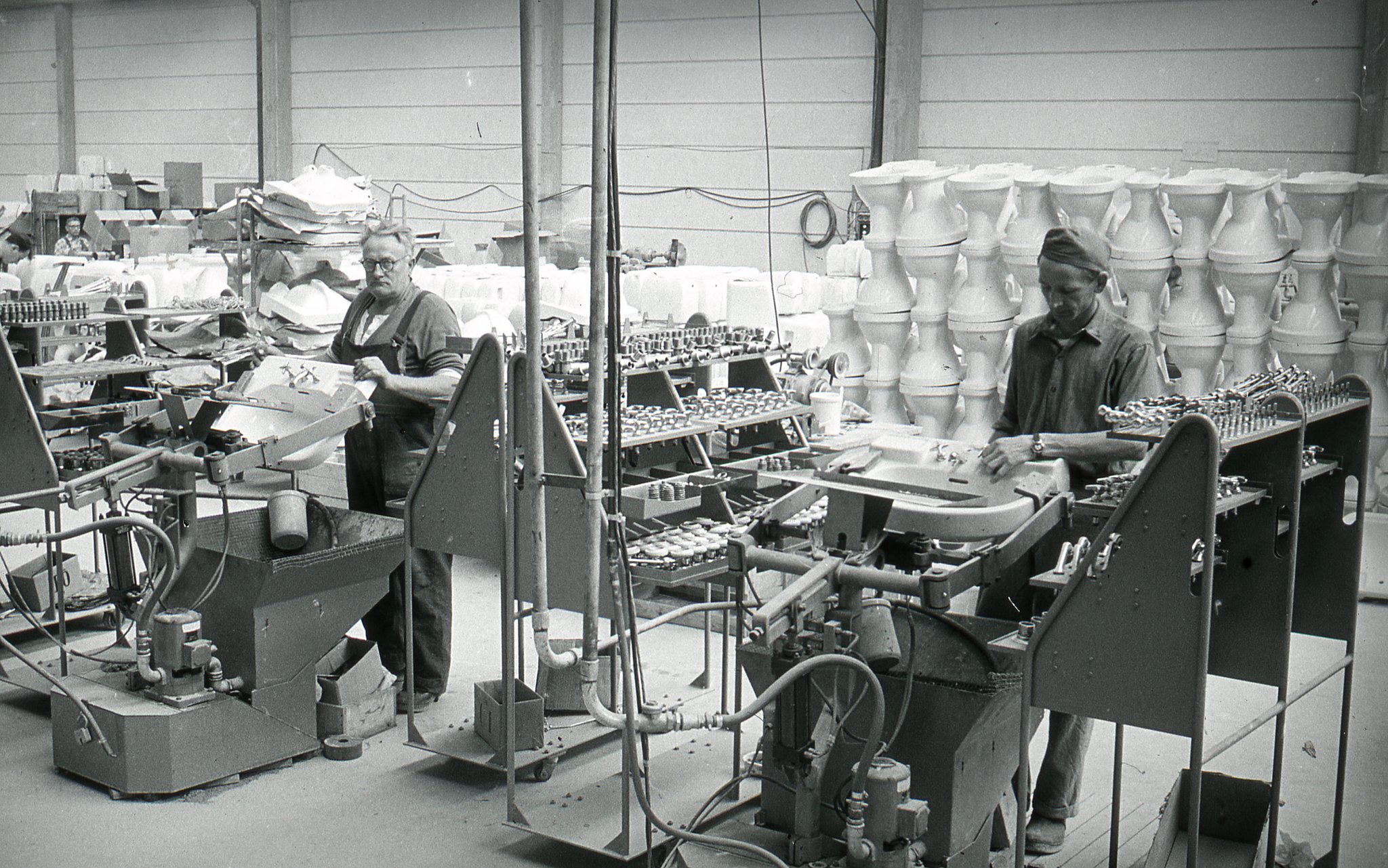 Fabrik Iföverken Sanitetsgodsfabriken Montering Tvättställ 1950