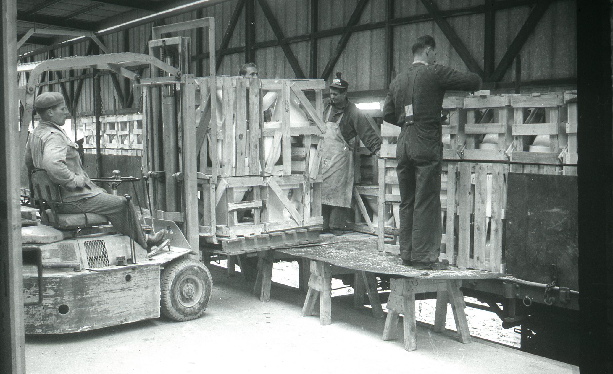 Fabrik Iföverken Sanitetsgodsfabriken Färdiglager Lastning 1950