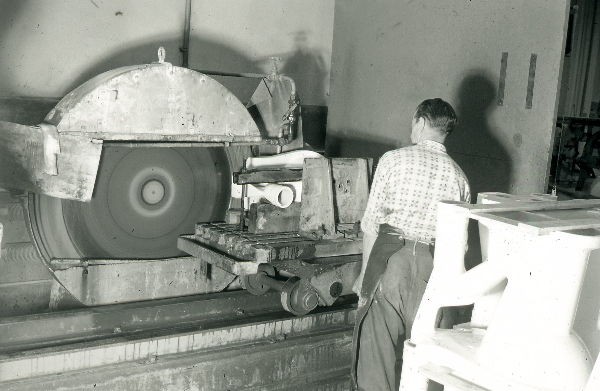 Fabrik Iföverken Sanitetsgodsfabriken Slipning WCskålar 1950