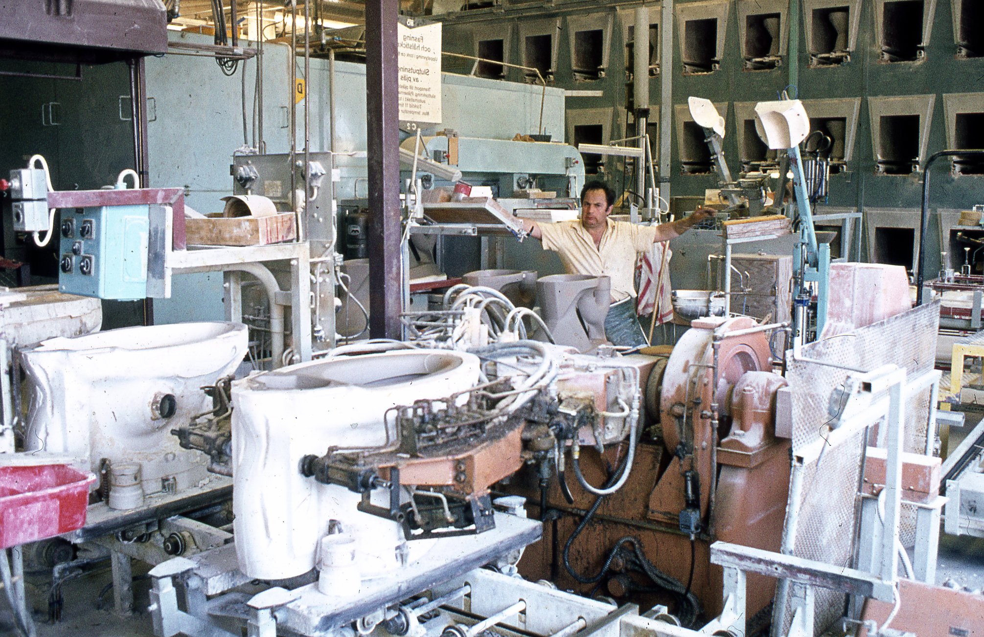 Fabrik Iföverken Sanitetsgodsfabriken SP2 Avformning Robot 1968