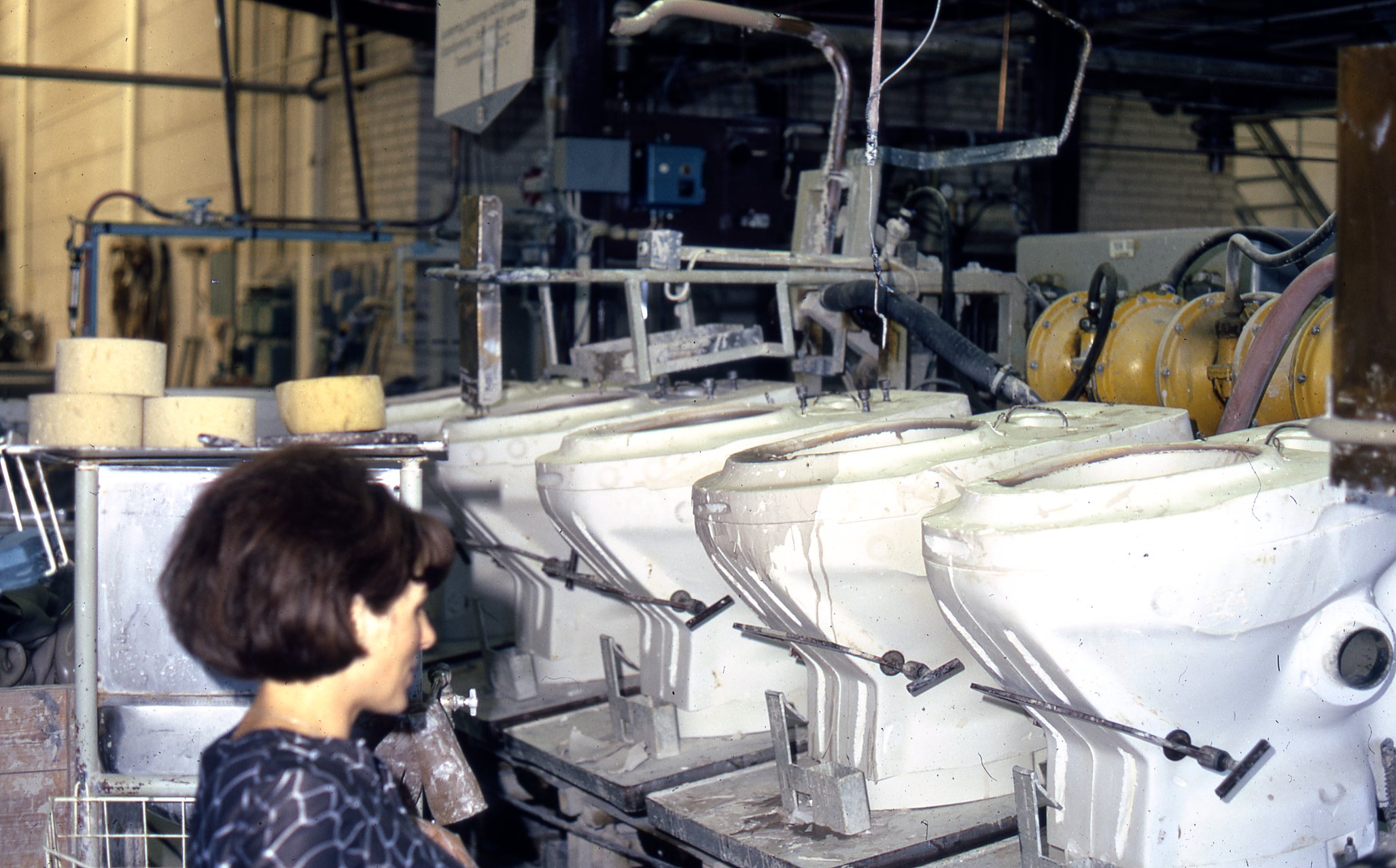 Fabrik Iföverken Sanitetsgodsfabriken SP2 Avtappning Massa 1968