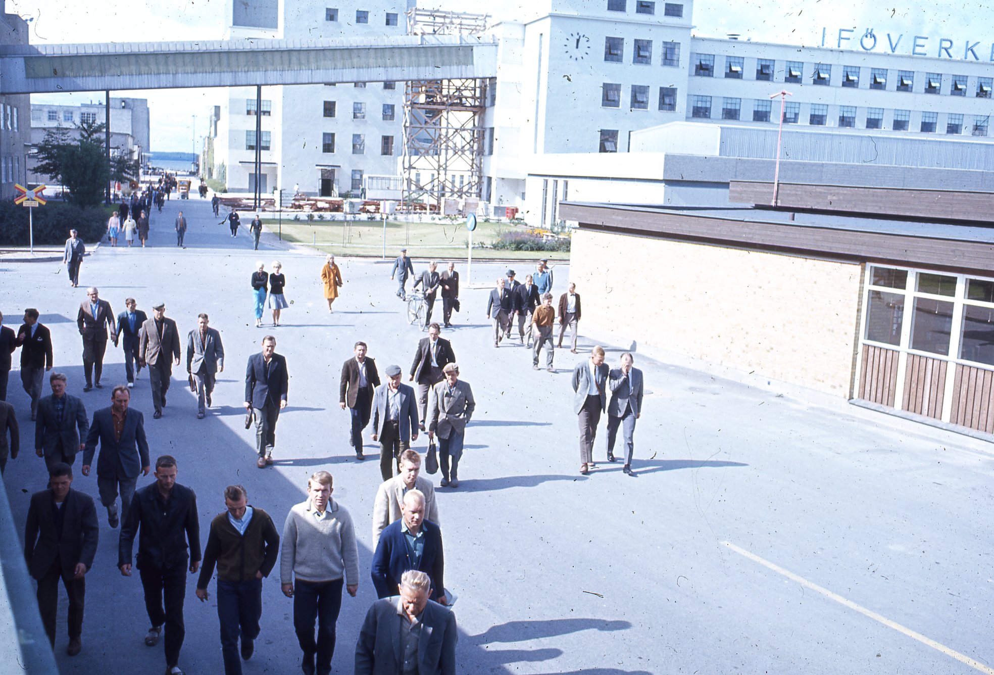 Fabrik Iföverken Middagsrast Porten 1965