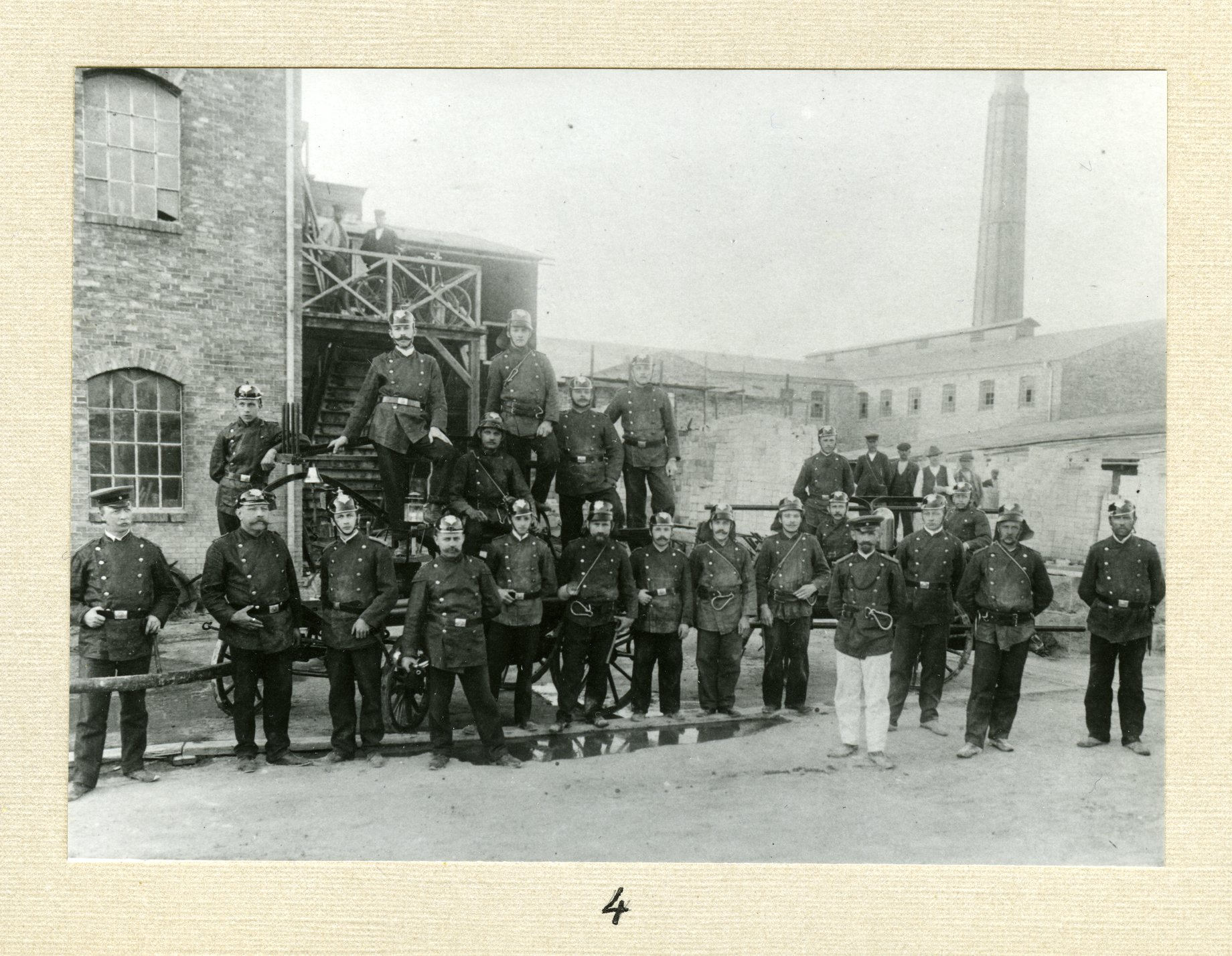 Fabrik Brandkåren Brandchef tillvänster Kamrer Rosengren 1905