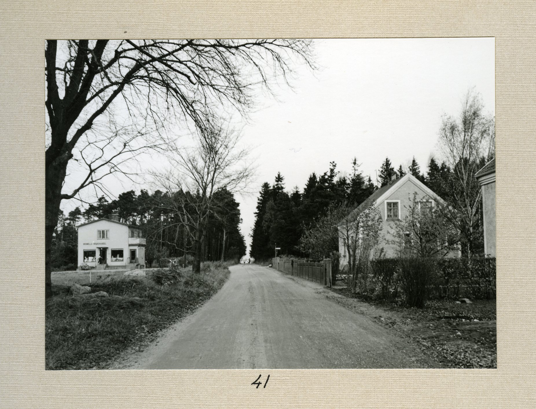 Bromölla Tiansväg Brukshandeln korsningen Villagatan 1954