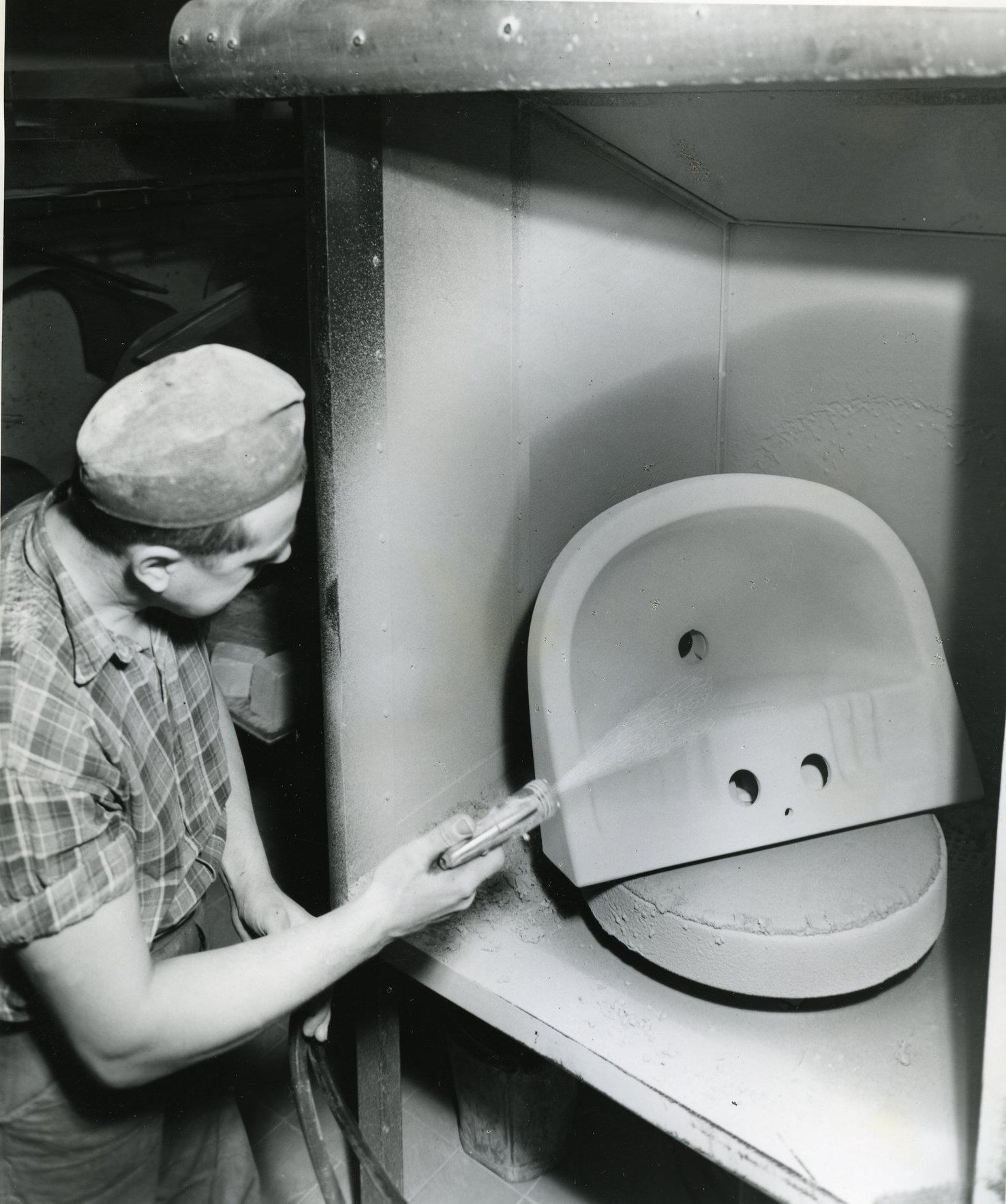 Fabrik Iföverken Sanitetsgodsfabriken Sprutglaseringlasering Tvättställ 1950