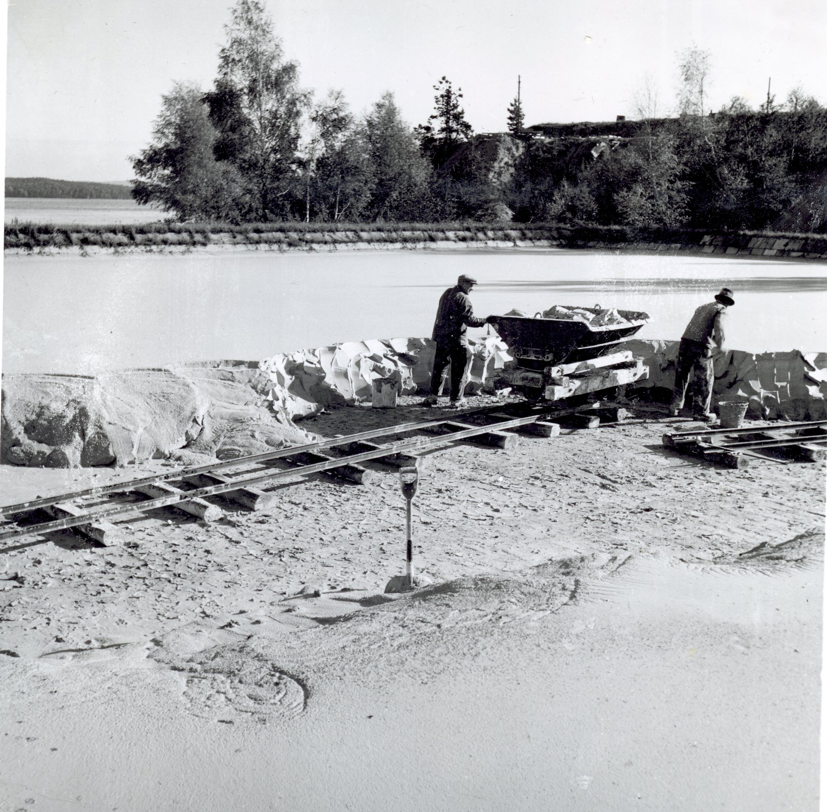 Ivö Iföverken Lastning av Kaolinlera 1950