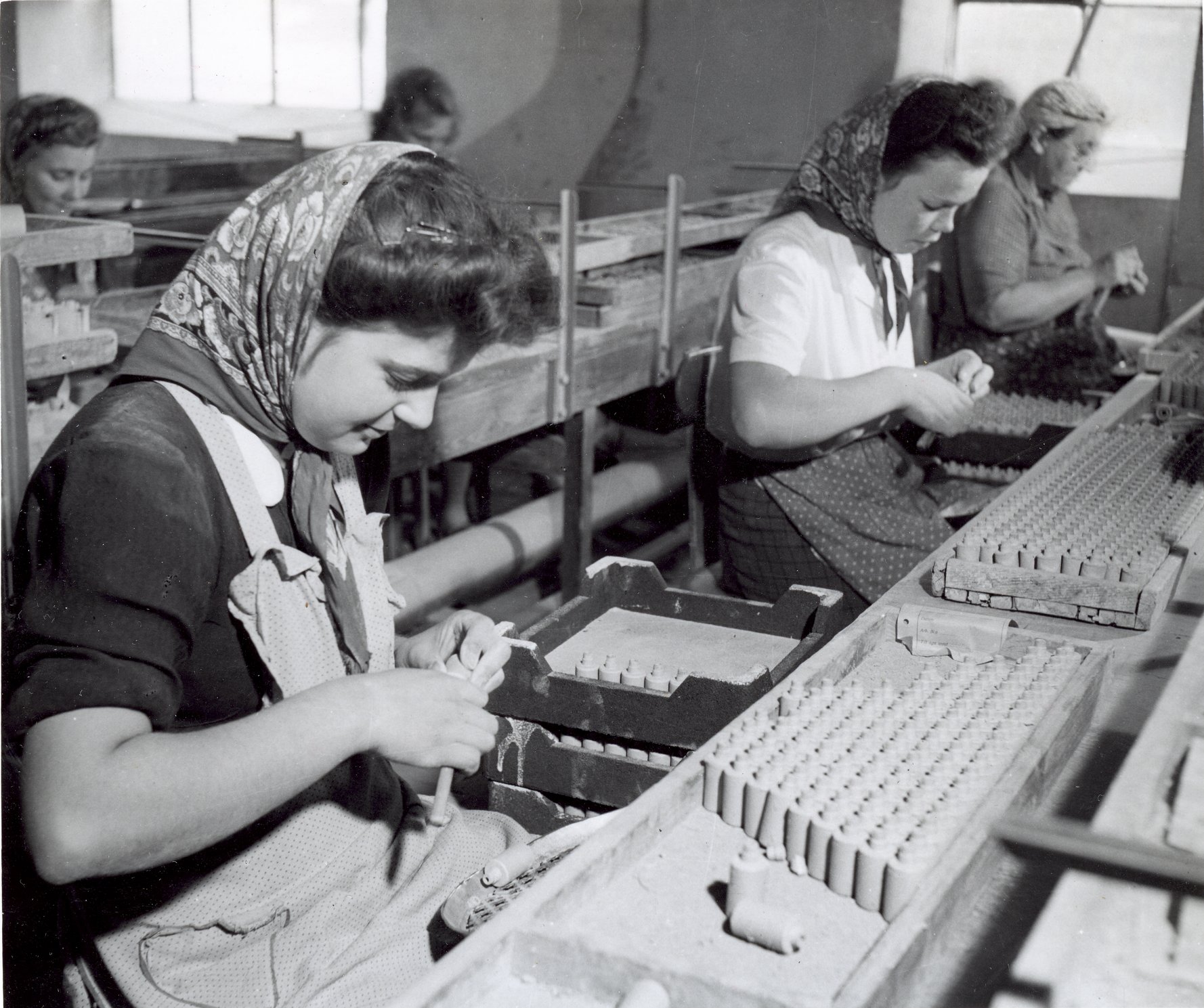 Fabrik Iföverken Pressgodsfabriken Putsning Proppar 1950