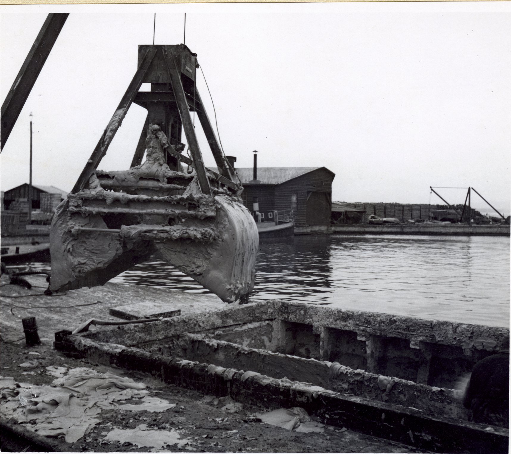 Fabrik Iföverken Urlastning Kaolinlera Hamnen Pråmar 1950