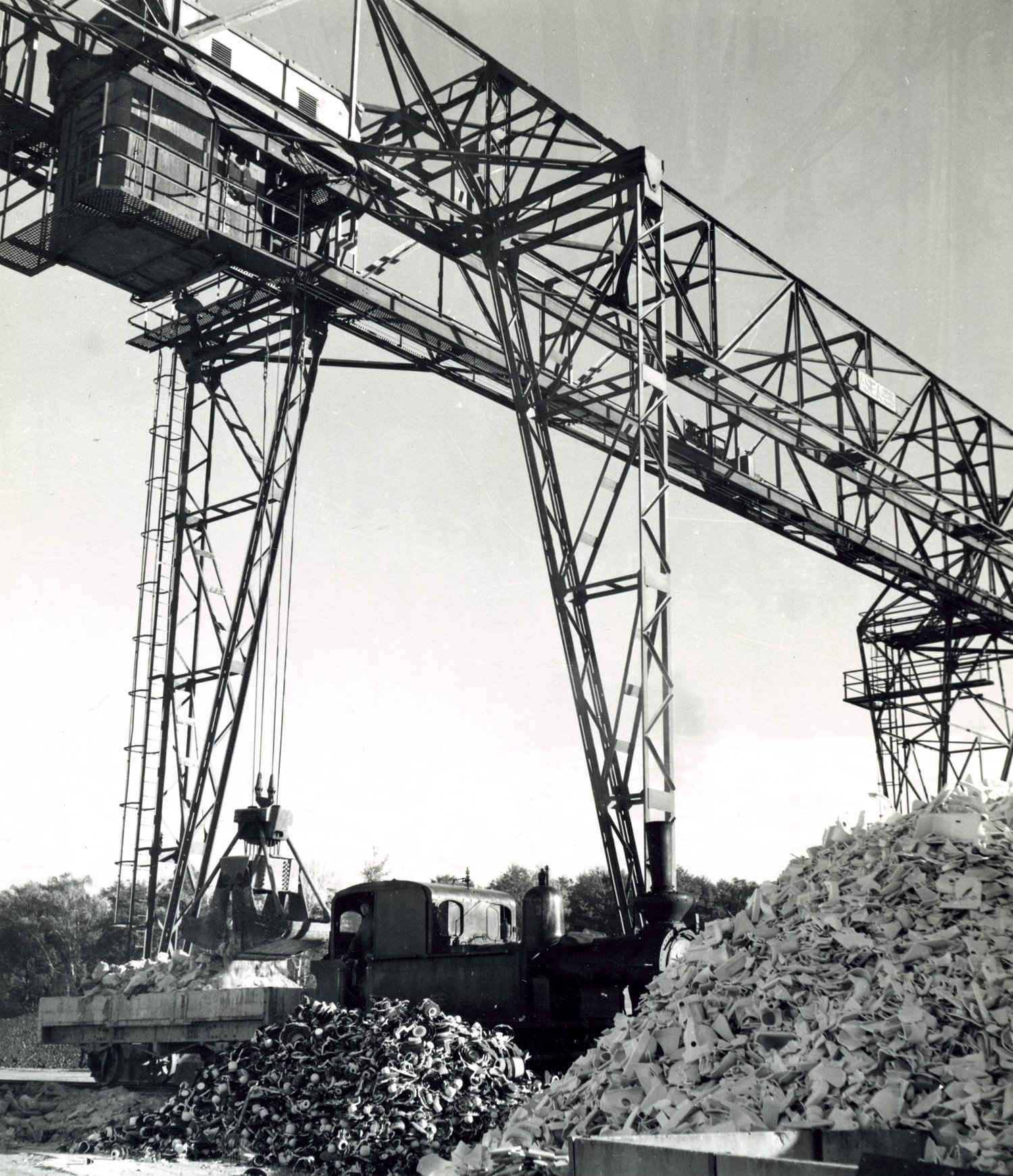 Fabrik Iföverken Lastning Porslinsskrot Brokran 1950