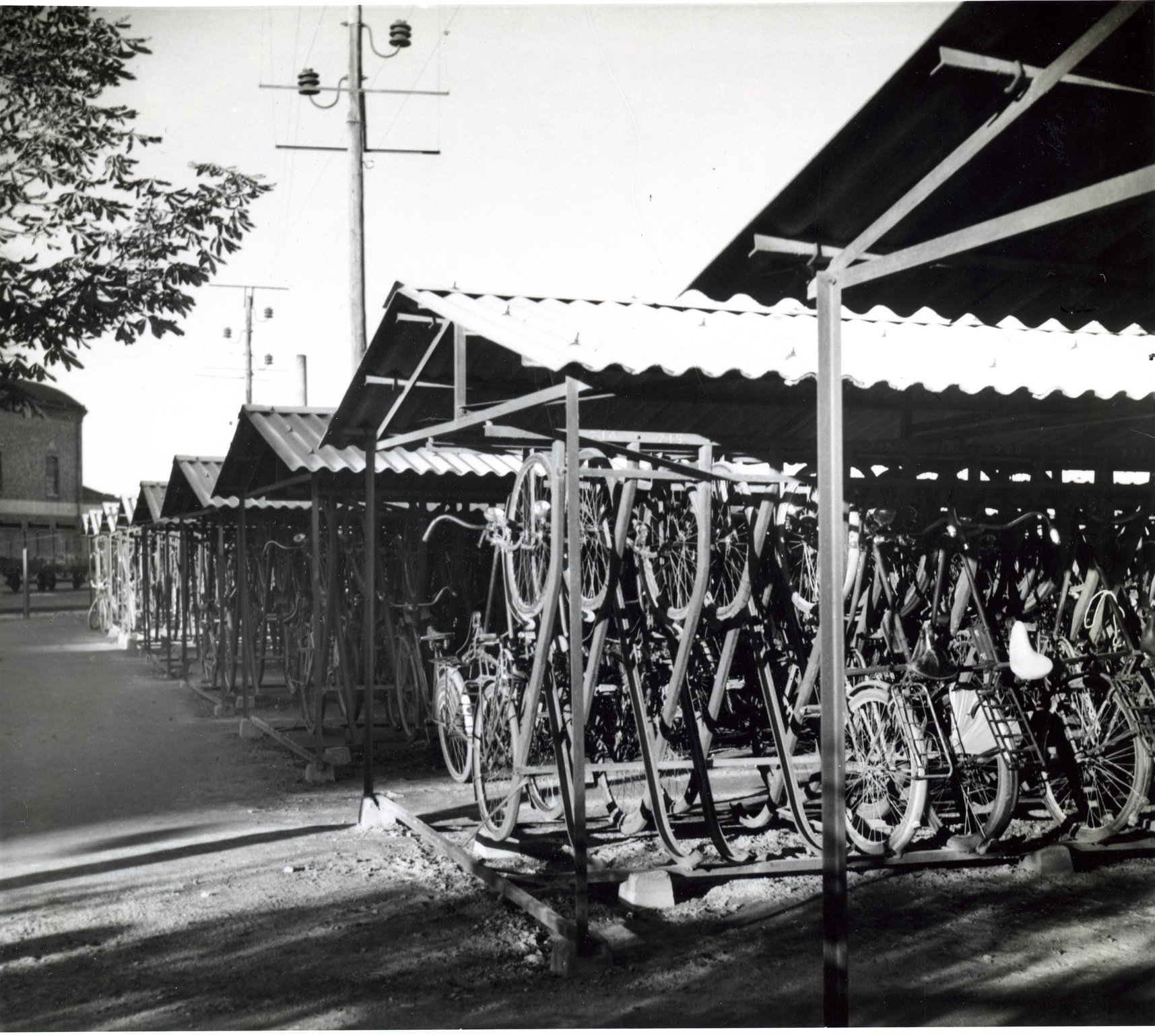 Fabrik Iföverken Cykelstallen utanför portvakten 1950