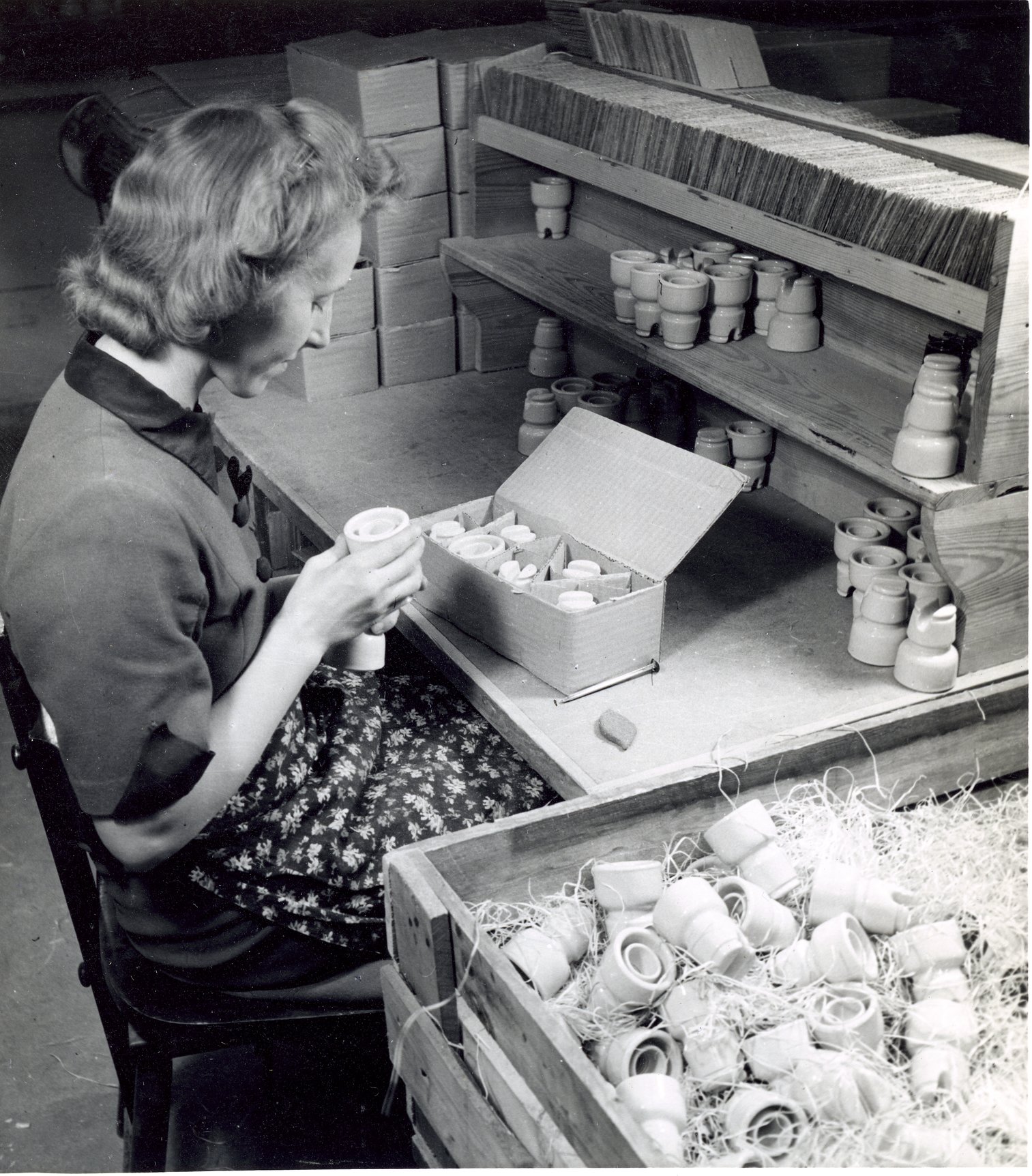 Fabrik Iföverken Isolatorfabriken Packning Telefonisolatorer 1950