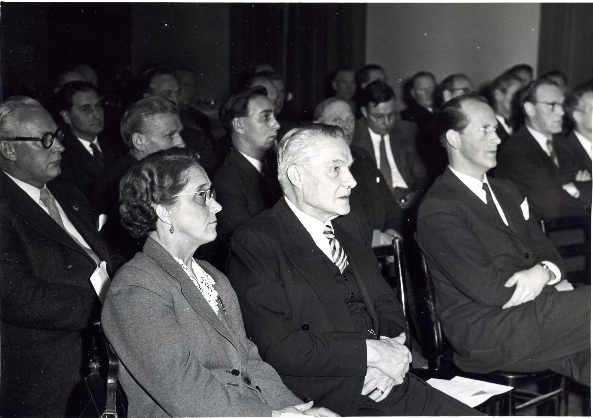 Fabrik Iföverken Avtackning Personal Lund håller anförande 5/12 1955