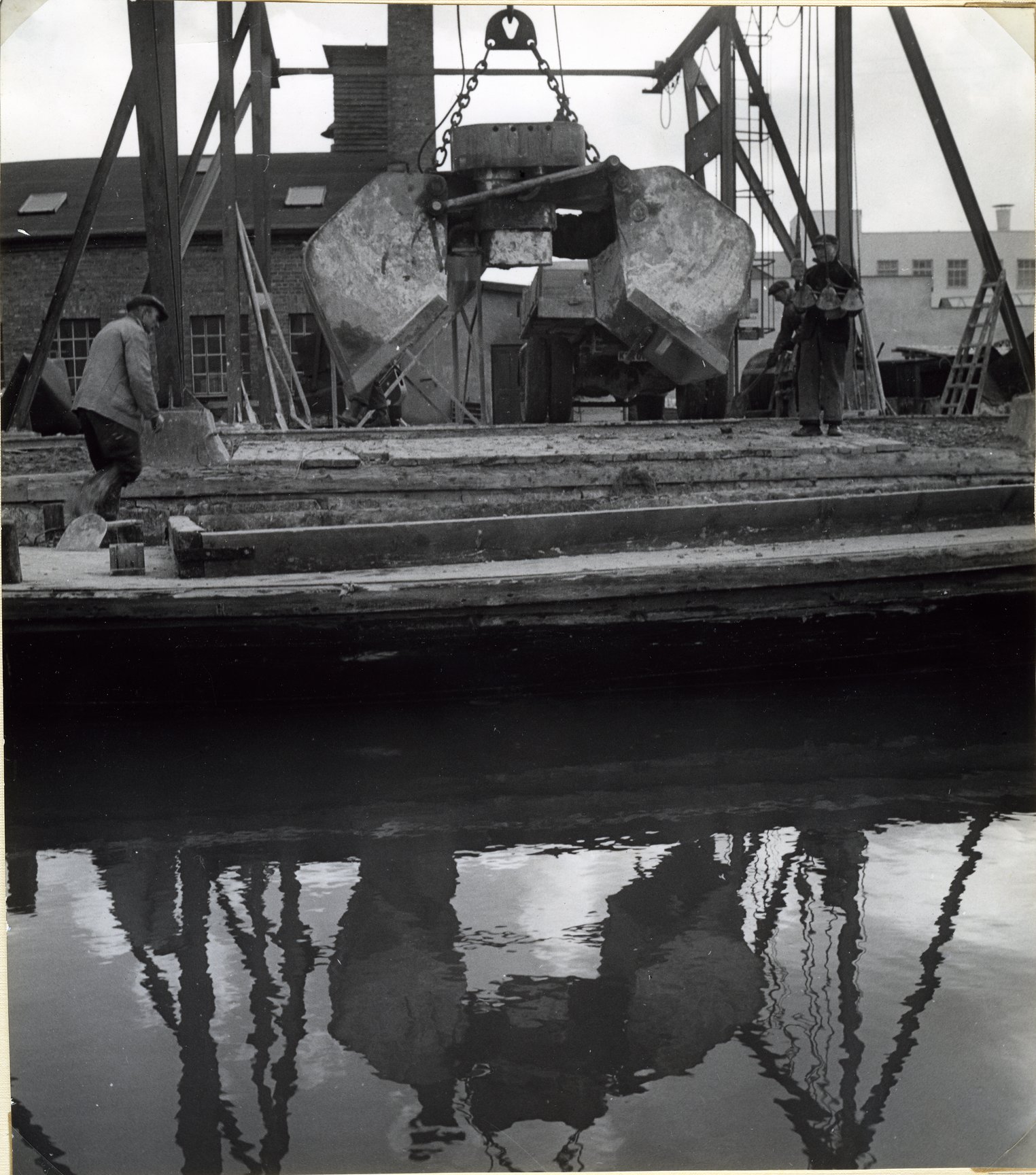 Fabrik Iföverken Avlastning Pråm Hamnen 1948