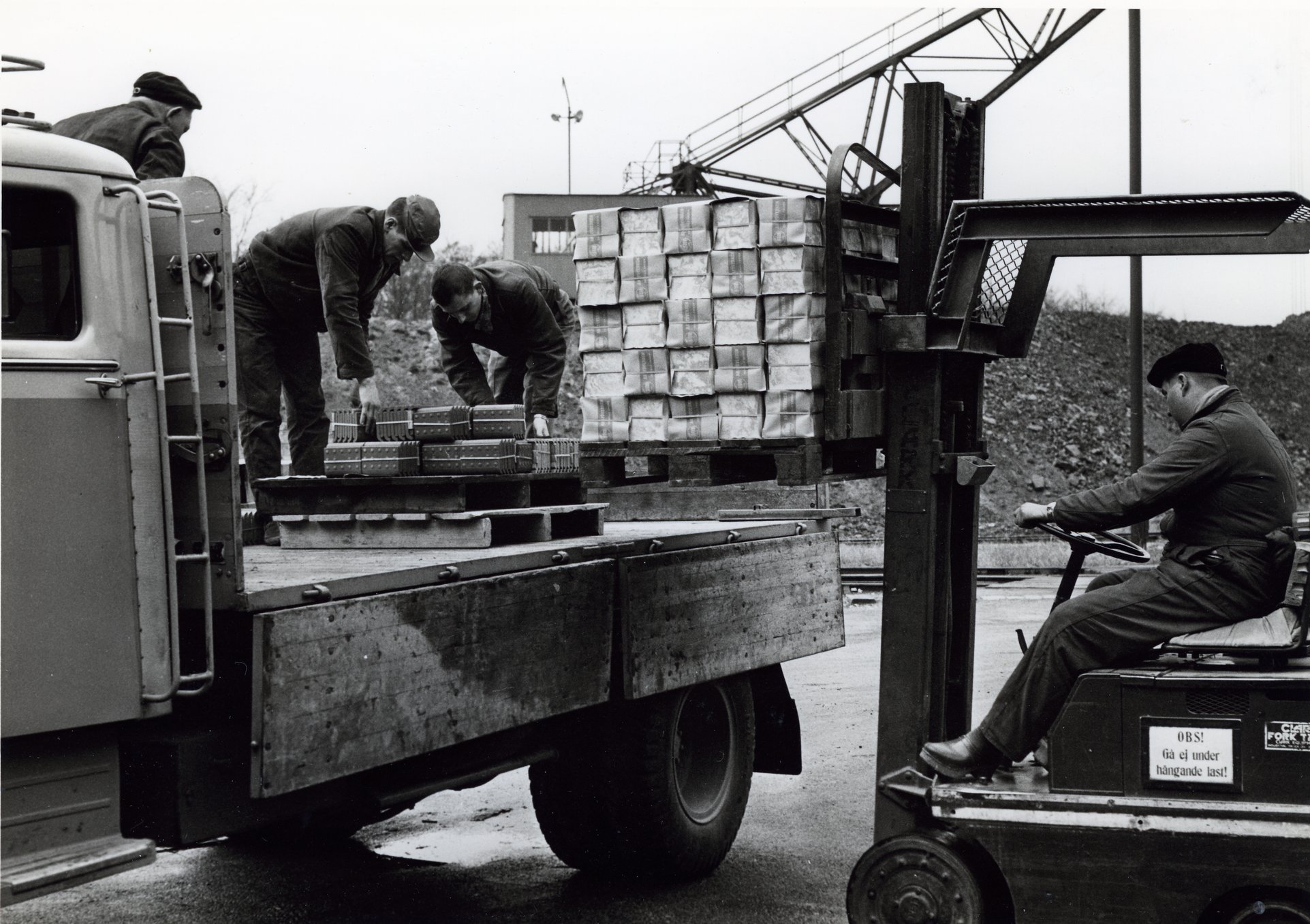 Fabrik Iföverken Golvplattfabriken Lastning Golvplattor 1962