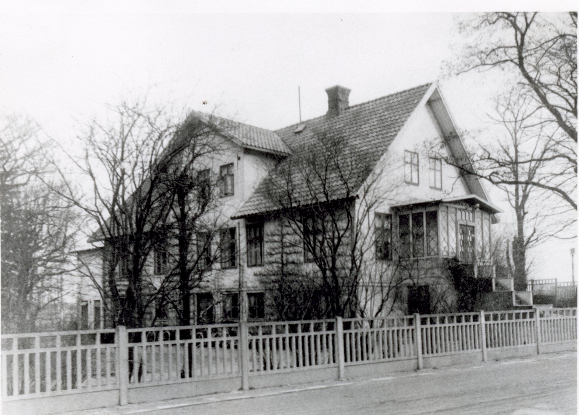 Fabrik Iföverken Bruksvillan (med Cementstaket) 1930