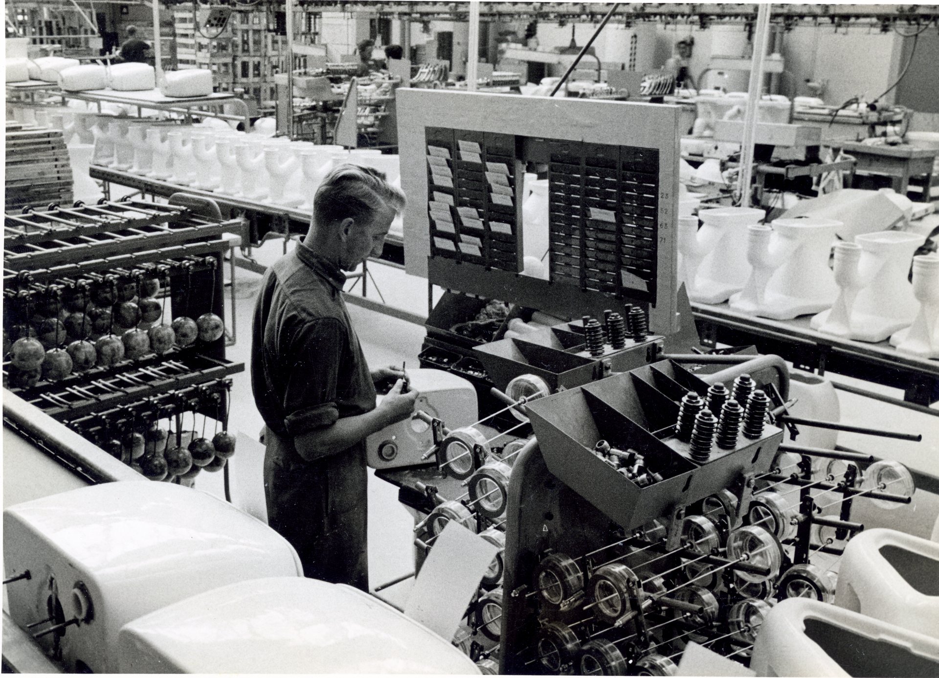 Fabrik Iföverken Sanitetsgodsfabriken Montering WC-cisterner Sven Jönsson 1950