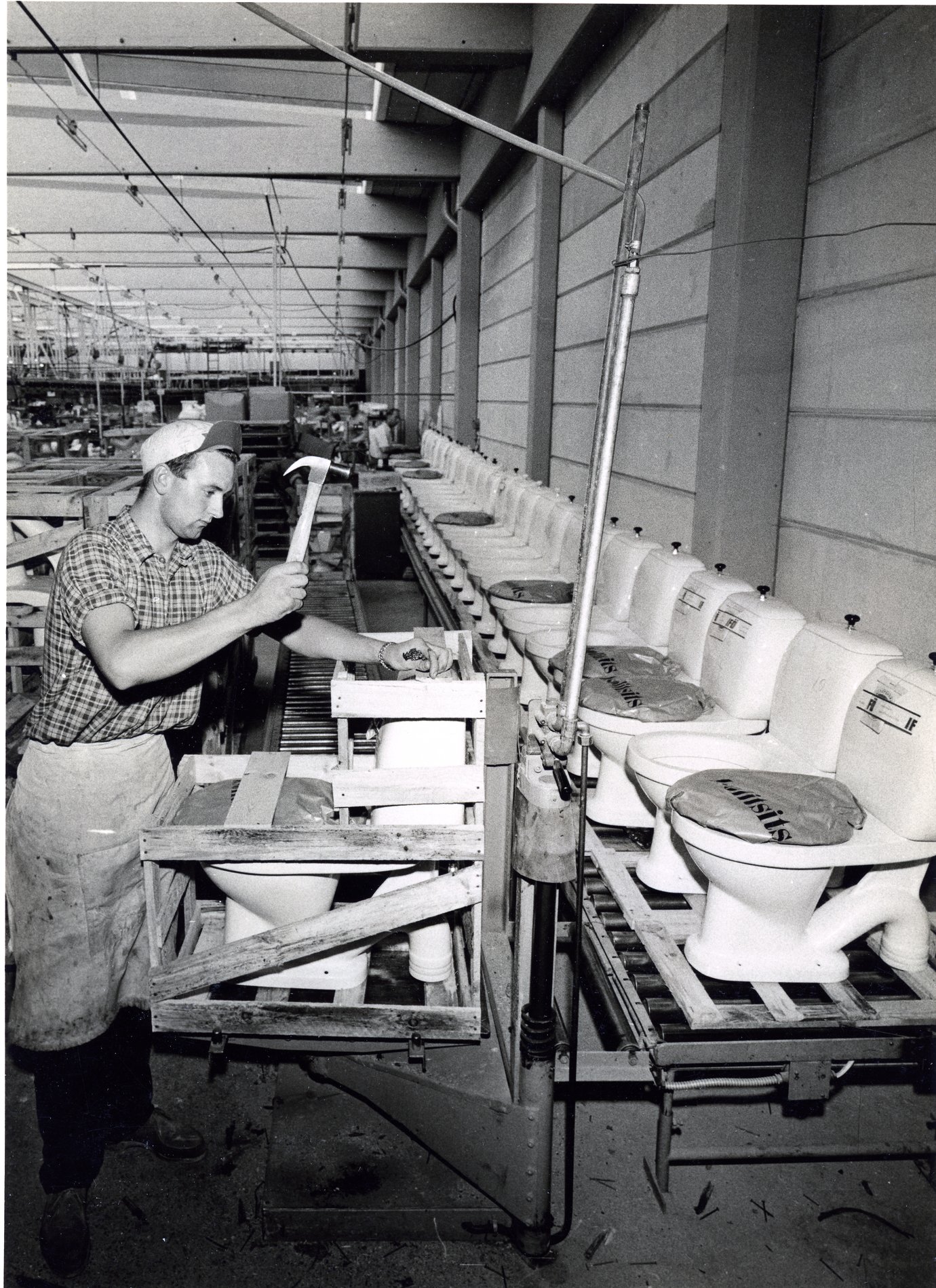 Fabrik Iföverken Sanitetsgodsfabriken  Träemballering WC 1950