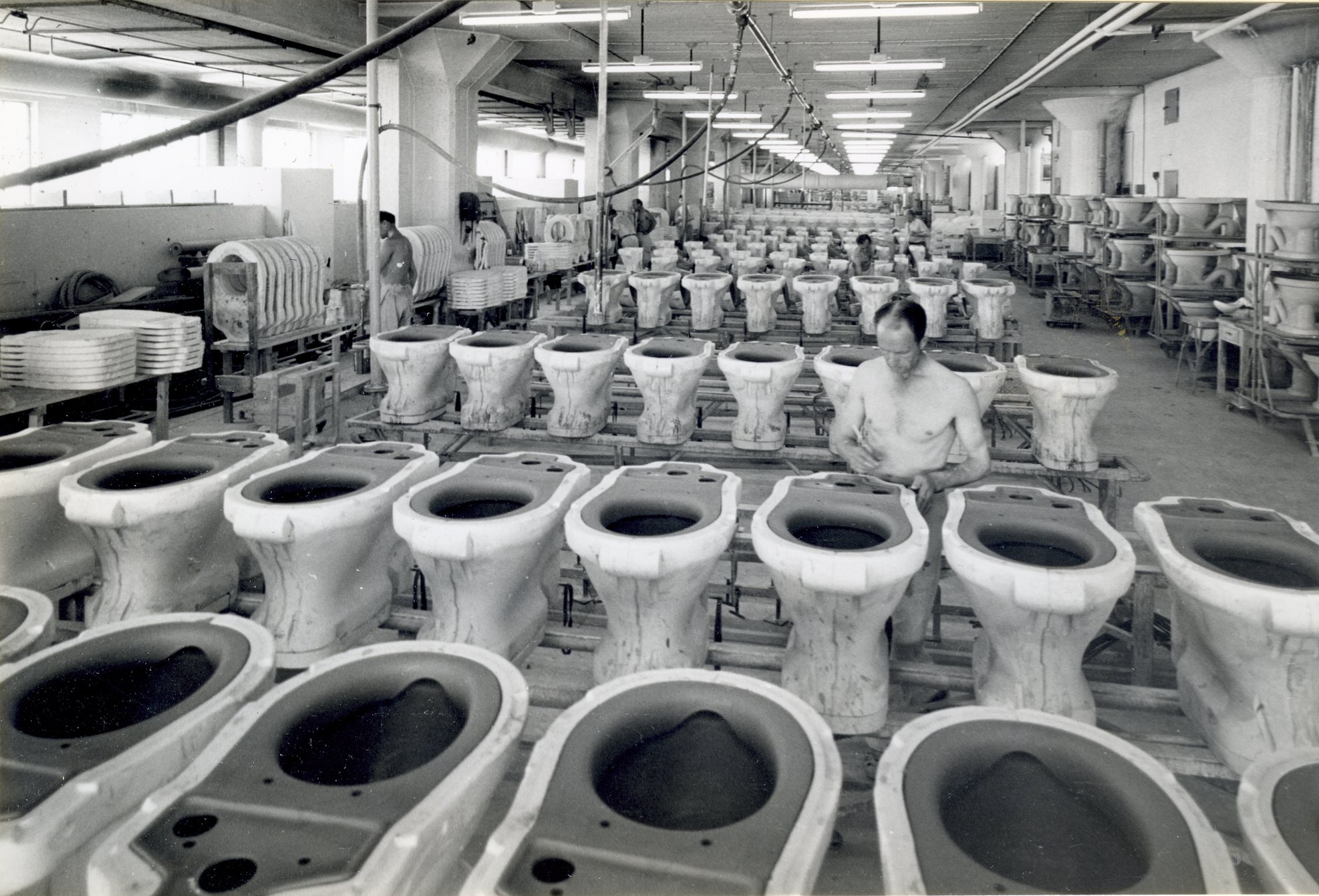 Fabrik Iföverken Sanitetsgodsfabriken WC Bänkgjutning 1960