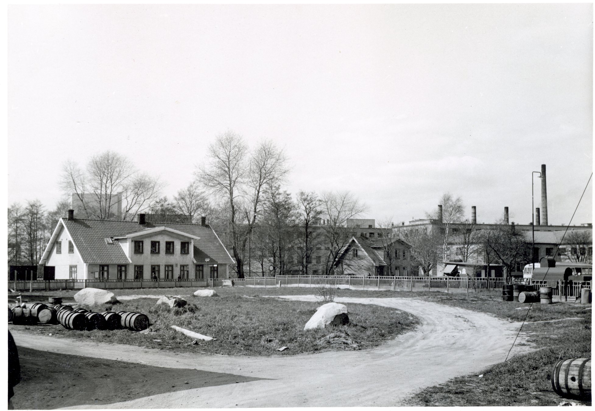 Bromölla Kv Köpmannen. Innan Mosaikhuset byggdes. April 1953