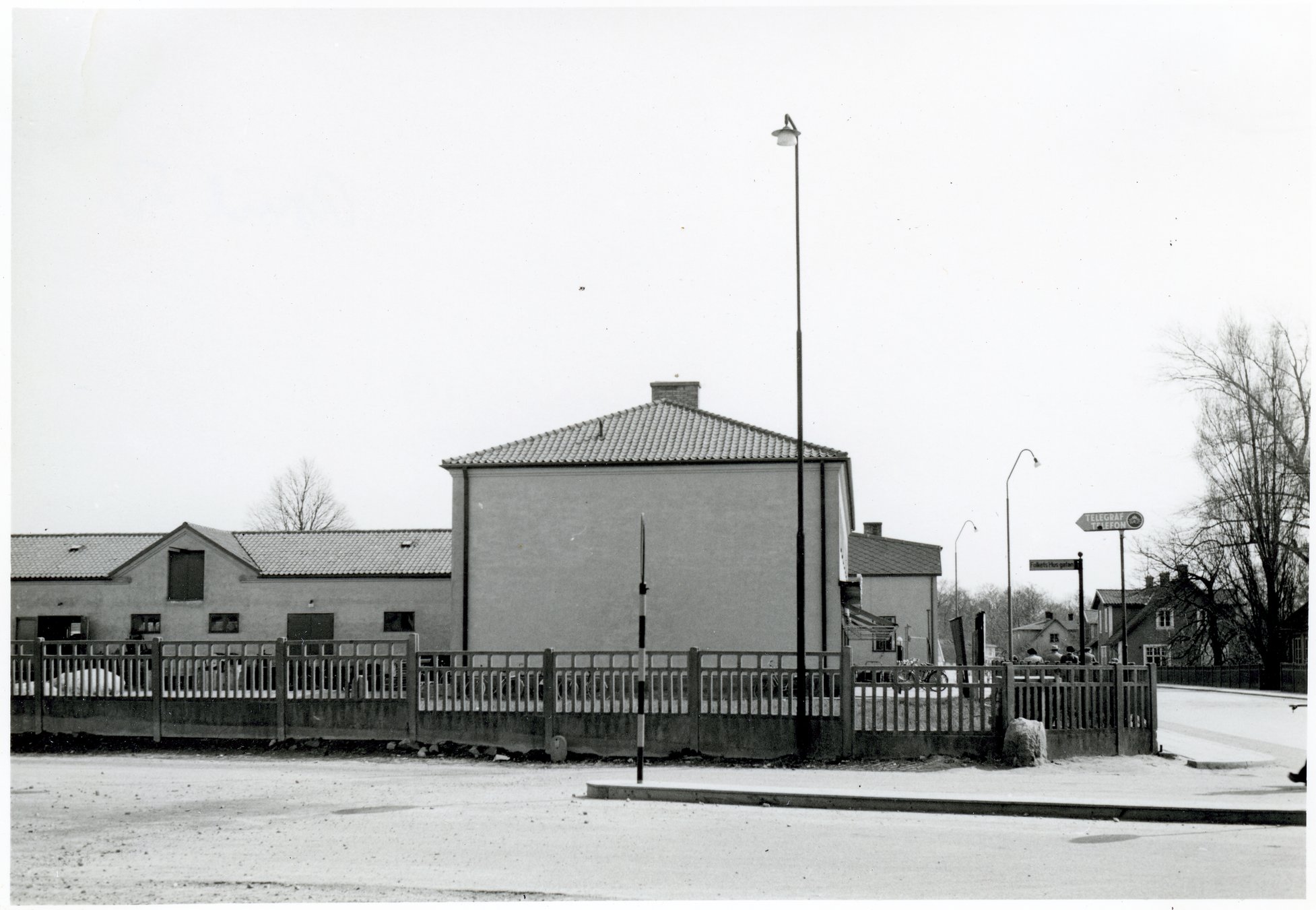 Bromölla Kv Köpmannen. Innan Mosaikhuset byggdes. April 1953