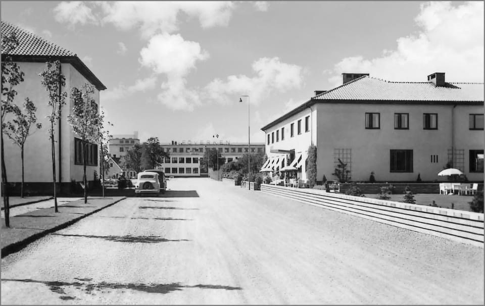 Bromölla Ivögatan Ifö Hotell höger, Ifö Kontor vänster 1940