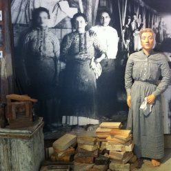 Iföverkens Industrimuseum utställning Chamottetillverkning