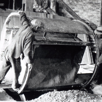 Fabrik Iföverken Tippning av kalk i Cementfabriken 1910