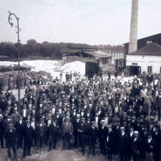 Fabrik Axel Hermansen med Personal Ifö Kaolin & Chamottefabriks AB 1905