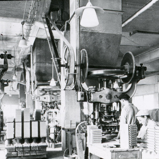 Fabrik Iföverken Golvplattfabriken Pressning