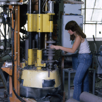 Fabrik Iföverken Isolatorfabriken Svarvning 1980