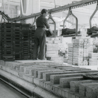 Fabrik Iföverken Pressgods Avlstning från Ugnsvagnar 1950