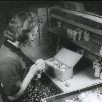 Fabrik Iföverken Isolatorfabriken Packning Isolatorer 1950