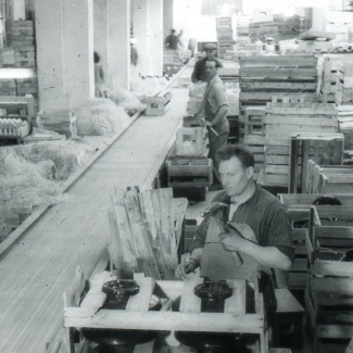 Fabrik Iföverken Isolatorfabriken Packning Isolatorer 1950