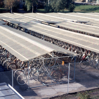 Fabrik Iföverken Cykelställen utanför Fabrikerna Cykeltillstånd inne på området