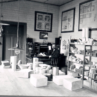 Fabrik Ifö CementfabriksAB Aktiebolaget Ifö Chamotte & Kaolinverk. Wendt på kontoret 1905