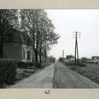 Bromölla Tiansväg (mot söder) "Kråkslottet" till vänster byggt 1918. 1954