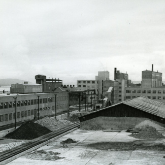 Fabrik Iföverken Vänster Golvplattfabrik Höger Råvarulager o Malverk 1950