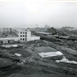 Fabrik Iföverkens Södra del. Vänster Pressgodsfabriken oVattentorn 1950