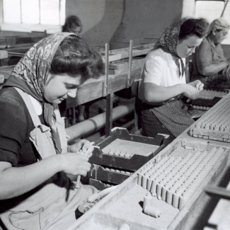 Fabrik Iföverken Pressgodsfabriken Putsning Proppar 1950