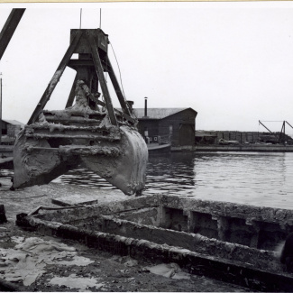 Fabrik Iföverken Urlastning Kaolinlera Hamnen Pråmar 1950