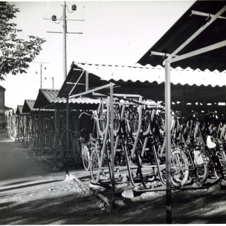 Fabrik Iföverken Cykelstallen utanför portvakten 1950
