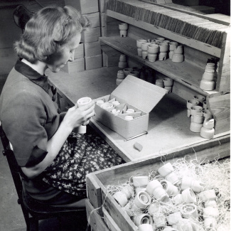 Fabrik Iföverken Isolatorfabriken Packning Telefonisolatorer 1950