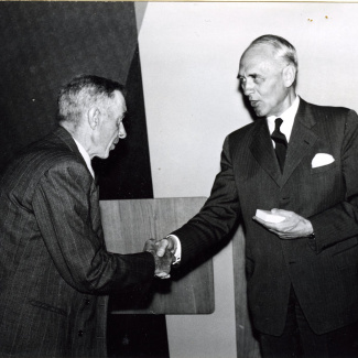 Fabrik Iföverken Företagsnämndens Klockutdelning 1/6 1956