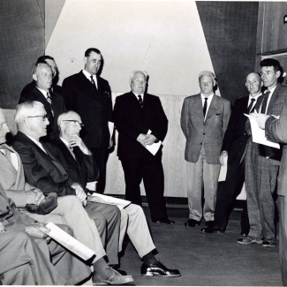 Fabrik Iföverken Dir Malcolm tackar förslagsställare 1963