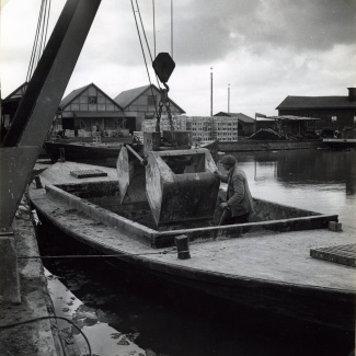 Fabrik Iföverken Avlastning Pråm Hamnen 1948